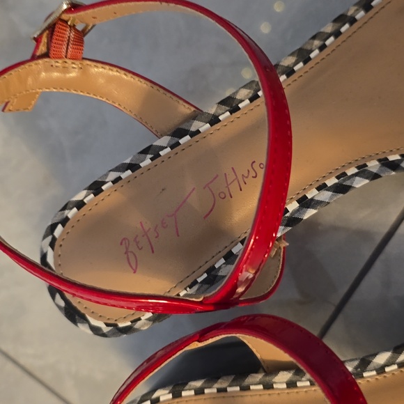 Betsey Johnson - Picture 3 of 5